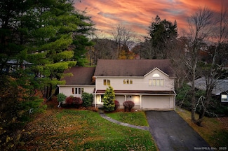 66 Wynn Wood Dr, Fairfield, CT 06825