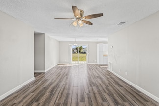 2122 SE Heathwood Cir, Port Saint Lucie, FL 34952