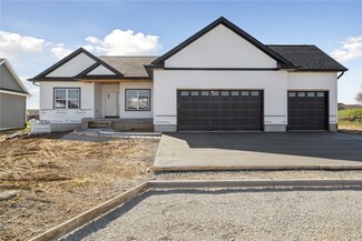 5100 Scenic View Ct SW, Cedar Rapids, IA 52404