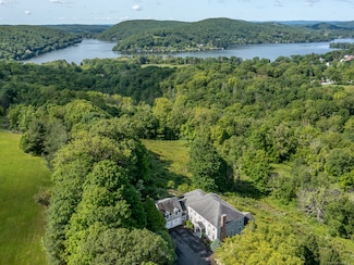 293 Lake Rd, Warren, CT 06777