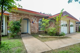 1927 Dormstom Ln, Houston, TX 77088