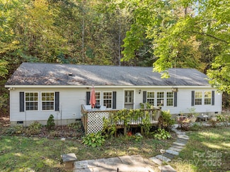 74 Davis Chapel Rd, Candler, NC 28715