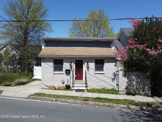 847 W Fingerboard Rd, Staten Island, NY 10305