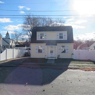 99 Homestead Rd, Lowell, MA 01850