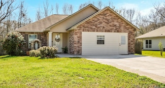 4848 Lois Dr, Zachary, LA 70791