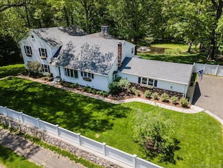25 Fox Run Rd, Norwalk, CT 06850