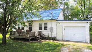 1037 E 3rd St, Flora, IL 62839