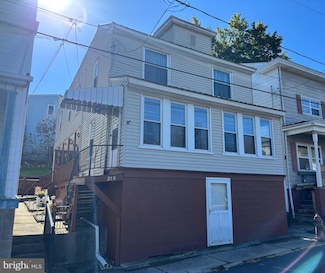 215 S 4th St, Minersville, PA 17954