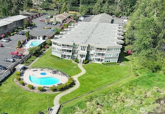 4214 W Lake Sammamish Pkwy NE Unit 202, Redmond, WA 98052