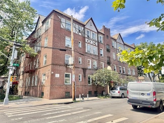 33-54 99th St, Flushing, NY 11368