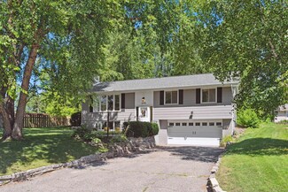 5740 Oakview Ln, Minnetonka, MN 55345