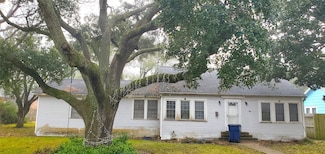 19 12th Ave N, Texas City, TX 77590