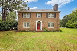 301 Harris Ave, Raeford, NC 28376