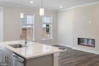 5693 Stephanie Tessa Way, Alexandria, VA 22303