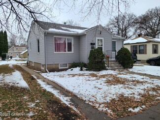 1911 5th Ave N, Grand Forks, ND 58203