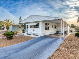 12111 Horseshoe Ln, Hudson, FL 34667