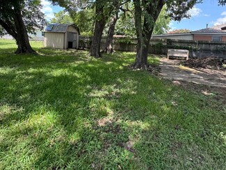 1221 Simpson Dr, Hurst, TX 76053