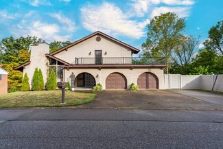 48 Hamill Rd, Huntington, WV 25701