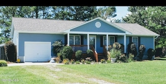 111 Friendly Ln, Hampstead, NC 28443