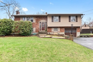 17 Paulette Dr, Danvers, MA 01923