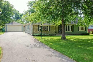 4675 NW 52nd St, Des Moines, IA 50310