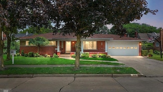 632 S Rosedale Ct, Grosse Pointe Woods, MI 48236