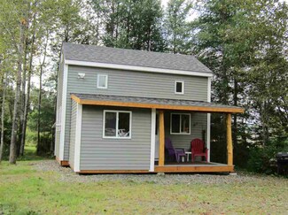 70 Old Barn Rd, Clarksville, NH 03592