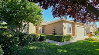 1919 Megan Ave, Clovis, CA 93611