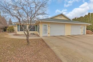 730 Alldon Park Dr, Paynesville, MN 56362