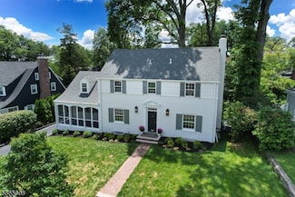 4 N Brookwood Dr, Montclair, NJ 07042