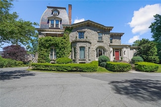 50 Old Beach Rd Unit 8, Newport, RI 02840