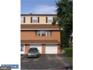 615 Country Ln, Morton, PA 19070