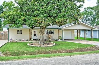 3103 Monroe St, Nederland, TX 77627