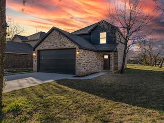 202 Robbins St, Cleburne, TX 76031