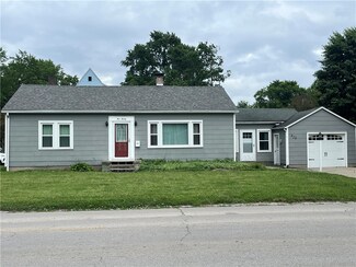 420 N 33rd St, Mattoon, IL 61938