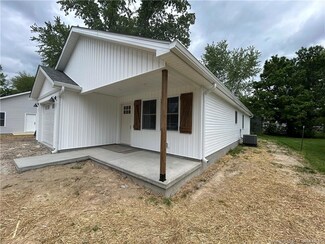 1279 Pearl St, Austin, IN 47102