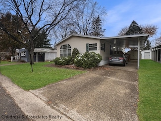 5527 Goldfinch Dr NE, Belmont, MI 49306