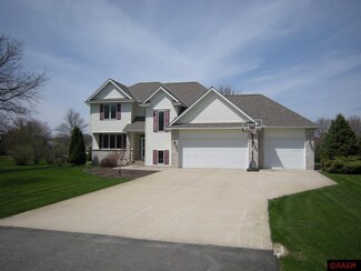 204 Country Club Dr, Mankato, MN 56001