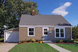 452 N Oakhill Ave, Janesville, WI 53548