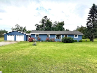657 Laperell Rd, Cheboygan, MI 49721