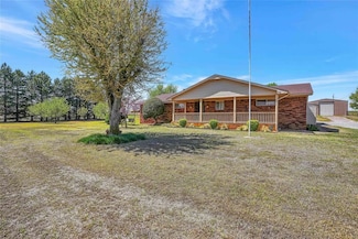 2108 S 28th St, Clinton, OK 73601