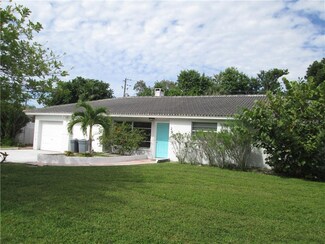 123 8th St, Belleair Beach, FL 33786