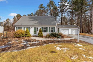 18 Country Charm Rd, Cumberland Center, ME 04021