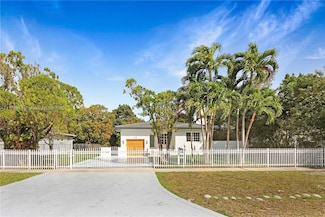 935 NE 136th St, North Miami, FL 33161