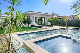 1625 Daytonia Rd, Miami Beach, FL 33141