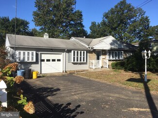 101 S Moore Ave, Barrington, NJ 08007