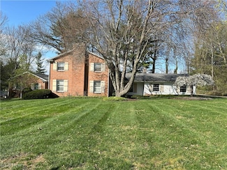 1139 Chelmsford St NW, North Canton, OH 44720