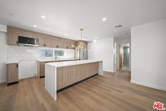 819 N Mccadden Place Unit 2, Los Angeles, CA 90038