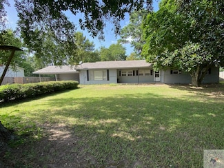 1223 E Front St, de Kalb, TX 75559
