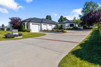 981 W Oakwood Dr, Hayden, ID 83835
